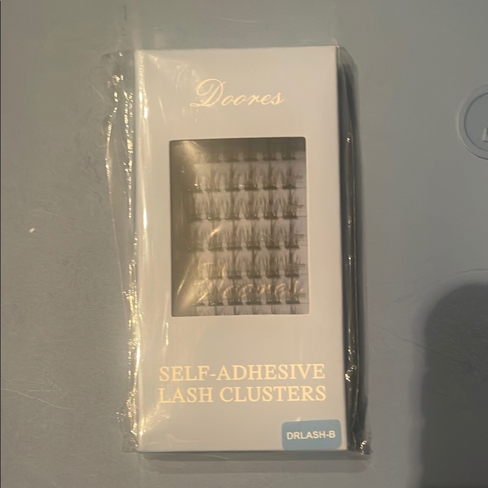 Self adhesive lash clusters